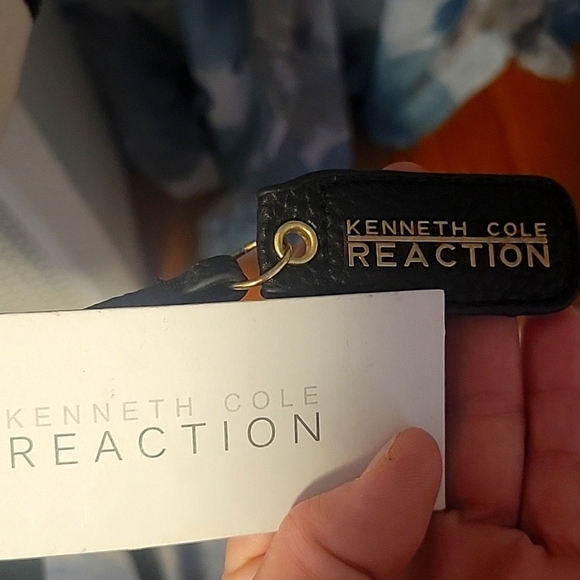 Elegant Black Crossbody Bag - Picture 5 of 5